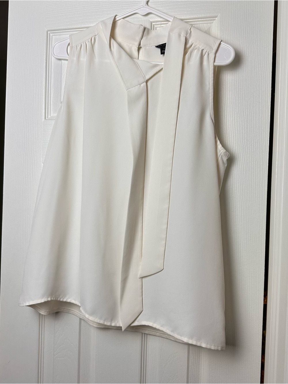 Ann Taylor Cream Sleeveless Tie-Neck Camisole